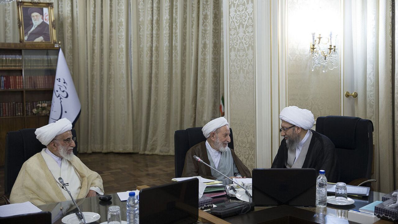 آیت الله جنتی در حل اختلاف بین آیات یزدی و آملی لاریجانی نقش داشت؟