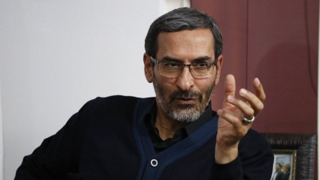 نفوذی‌ها و جاسوس‌ها  به‌به و چه‌چه زیادی می کنند تا شناخته نشوند/ آنها در شکل و شمایل افراد مورد اعتماد حکومت هستند