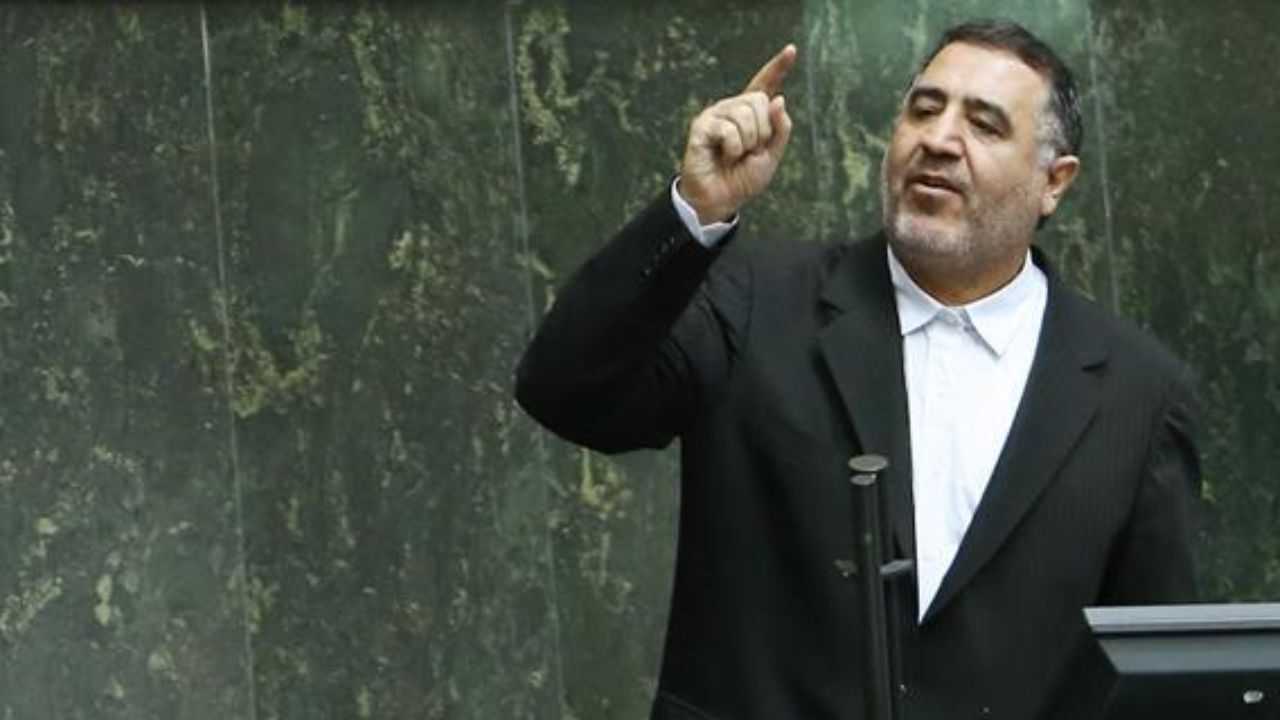 کسانی که دولت و مجلس را فاقد ارزش می‌دانند، به برخی دوستان لقب ذوالقرنین می‌دهند/ قبلا هم می‌گفتید احمدی‌نژاد یکی از 313 یار امام زمان است/ گریه دشمنان قسم‌خورده با کسانی که ادعای انقلابی‌گری می‌کنند به یک کاسه ریخته می‌شود/ روزنامه‌هایی که از بیت‌المال ا