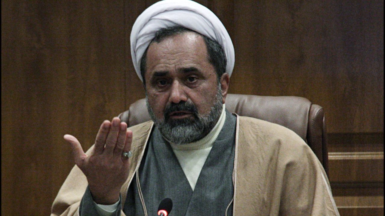 برهم‌زنندگان سخنرانی‌ها چماقداران مدرن و بی‌عقل هستند/ لزوم  برخورد با کسانی که قصد اخلال و برهم زدن سخنرانی‌ها را دارند/ فردی که 5 حکم از رهبری دارد را تحمل نمی‌کنند