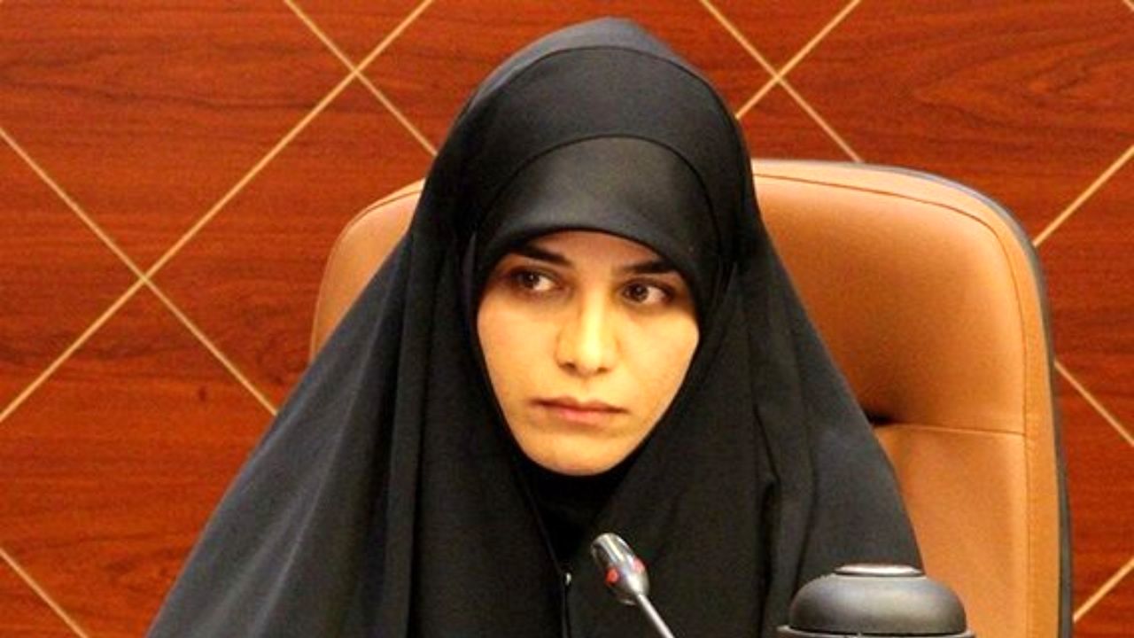 نخستین زن، روی صندلی ریاست شورای شهر بندرعباس نشست