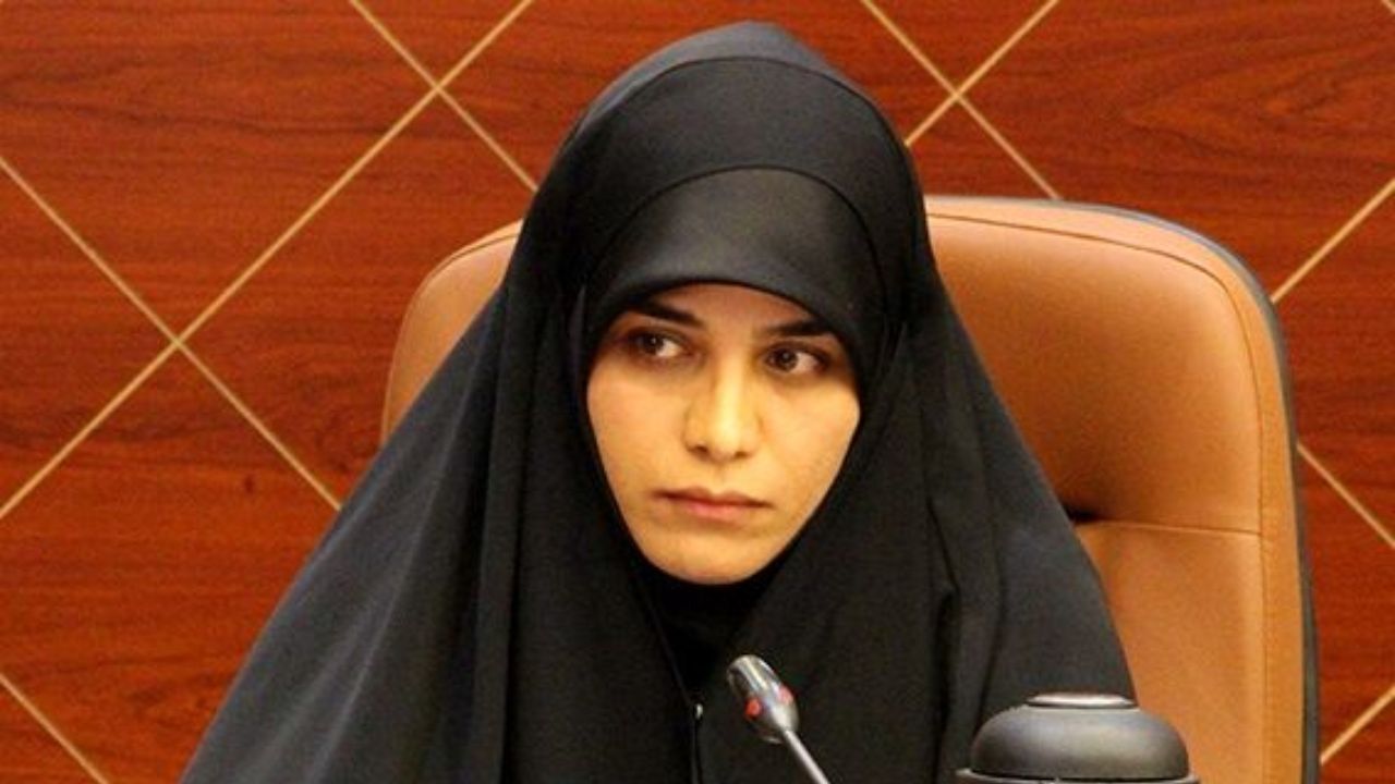 نخستین زن، روی صندلی ریاست شورای شهر بندرعباس نشست