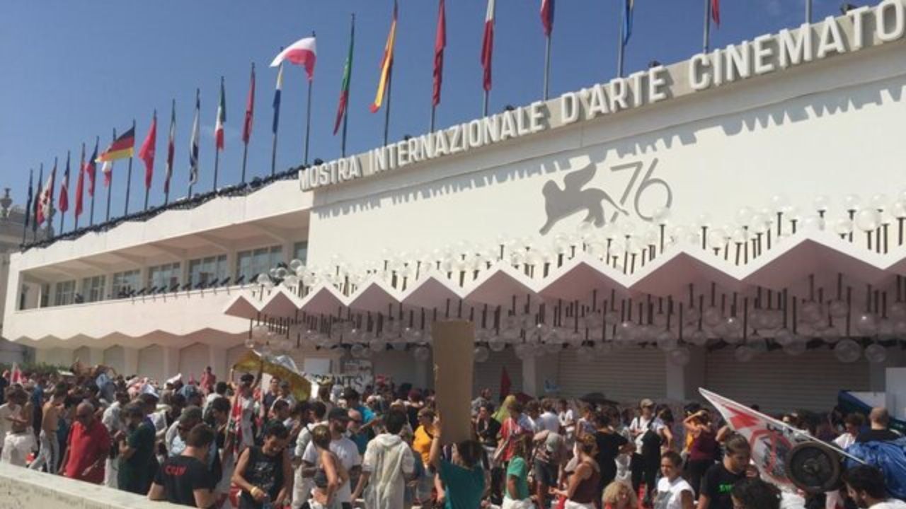 هجوم معترضان به فرش قرمز جشنواره ونیز