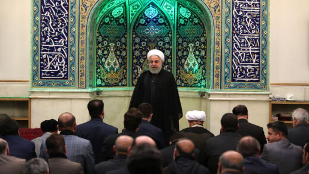 هنگام مشکلات و فراز و نشیب‌ها نام عاشورا به ما کمک می‌رساند