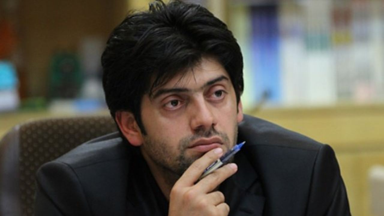 چرا باید نمایندگان مجلس خود را محصور در دیوار بتنی کرده؟