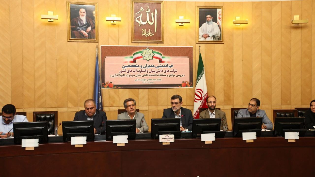 نرخ بیکاری تحصیل‌کردگان دانشگاهی نزدیک به دو برابر نرم بیکاری کشور است/ حقوق نیروی انسانی نباید نادیده گرفته شد