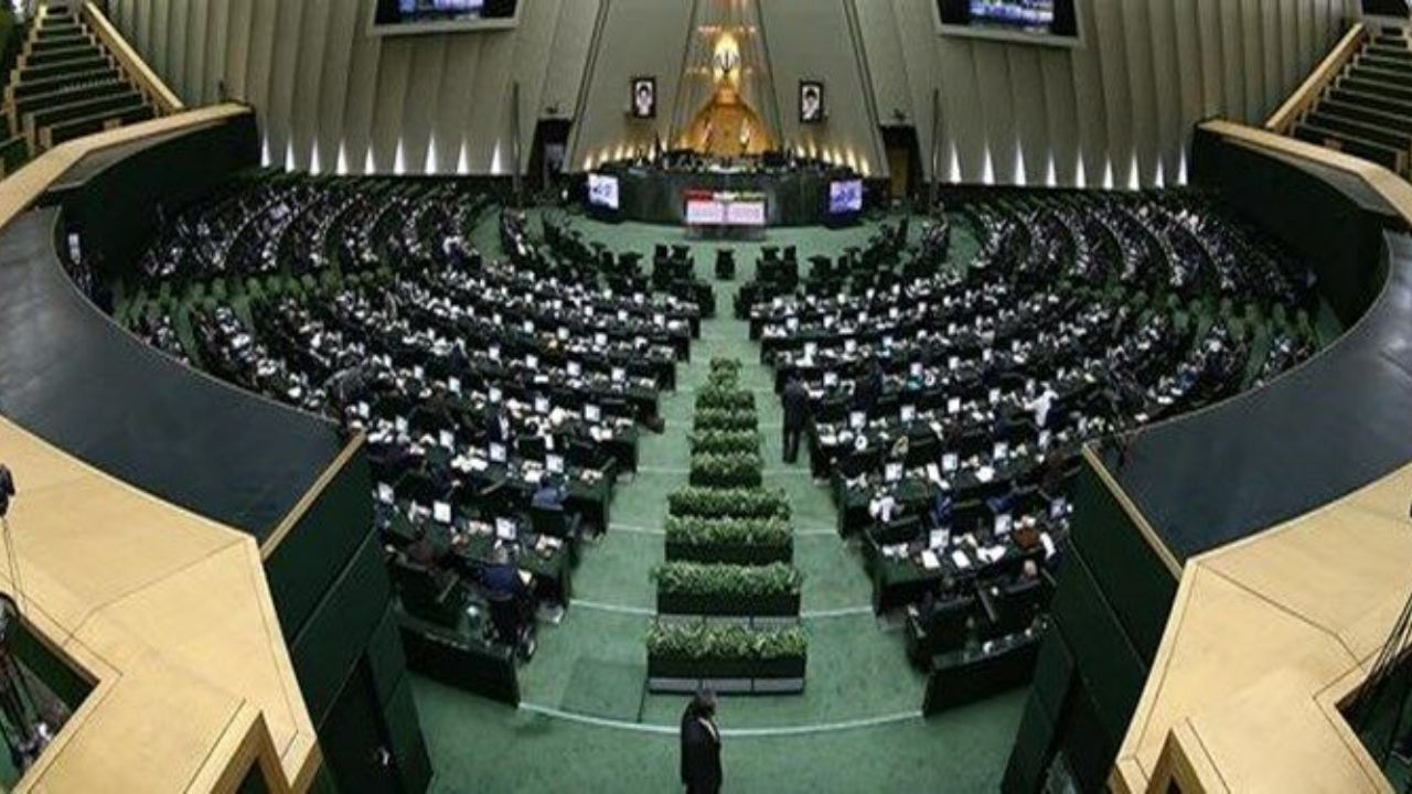 استعمال دخانیات در اتاق‌های مستقر در فرودگاه‌ها و قهوه‌خانه‌ها مشمول مجازات نمی‌شود