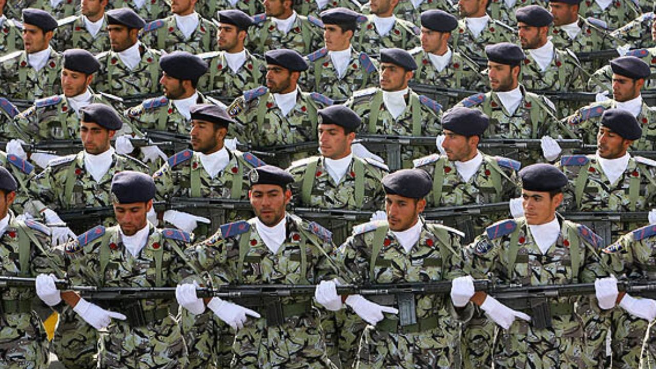 ضرورت مراقبت از نیروی مسلح متقی و سالم