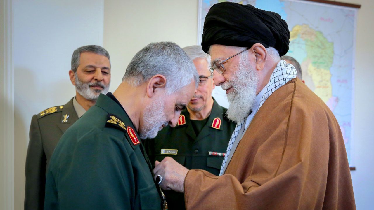 اگر جنگ 33 روزه متوقف نمی‌شد، ارتش رژیم صهیونیستی متلاشی می‌شد/ درس ولایت‌شناسی را باید نزد سیدحسن نصرالله یاد بگیریم/ هر بیانی که از ناحیه مقام معظم رهبری صادر می‌شود سید به آن اهتمام جدی دارد/ جنگ 33 روزه عوامل پنهانی داشت که در واقع عوامل واقعی جنگ بود