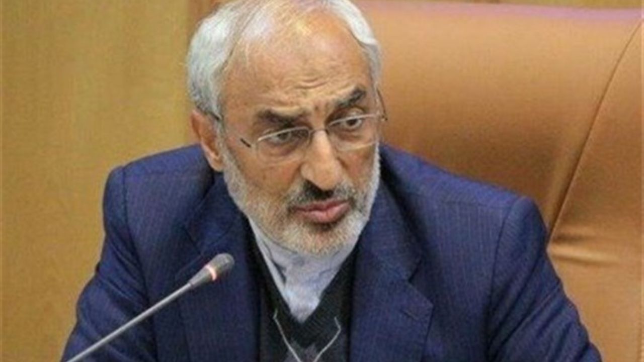 گزارش مستندی درباره صندلی فروشی به کمیسیون نیامده است/ وزیر بهداشت مستنداتش درباره فروش صندلی در برخی دانشگاه‌ها را ارائه کند