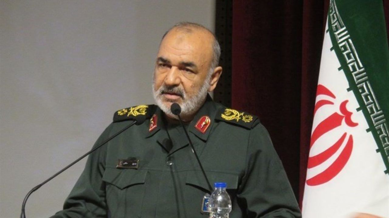 دریا میدانی تعیین کننده در نبرد با استکبار است/ دشمنان ملت ایران حتی در حداکثر قدرت خود نیز برابر ما کم‌توان هستند