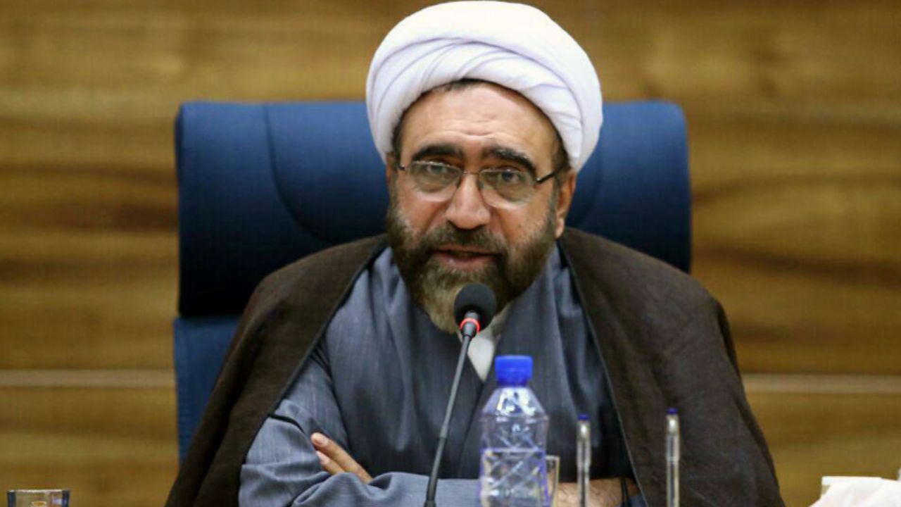 هرکه ایران را دوست دارد در کشور بماند و خدمت کند