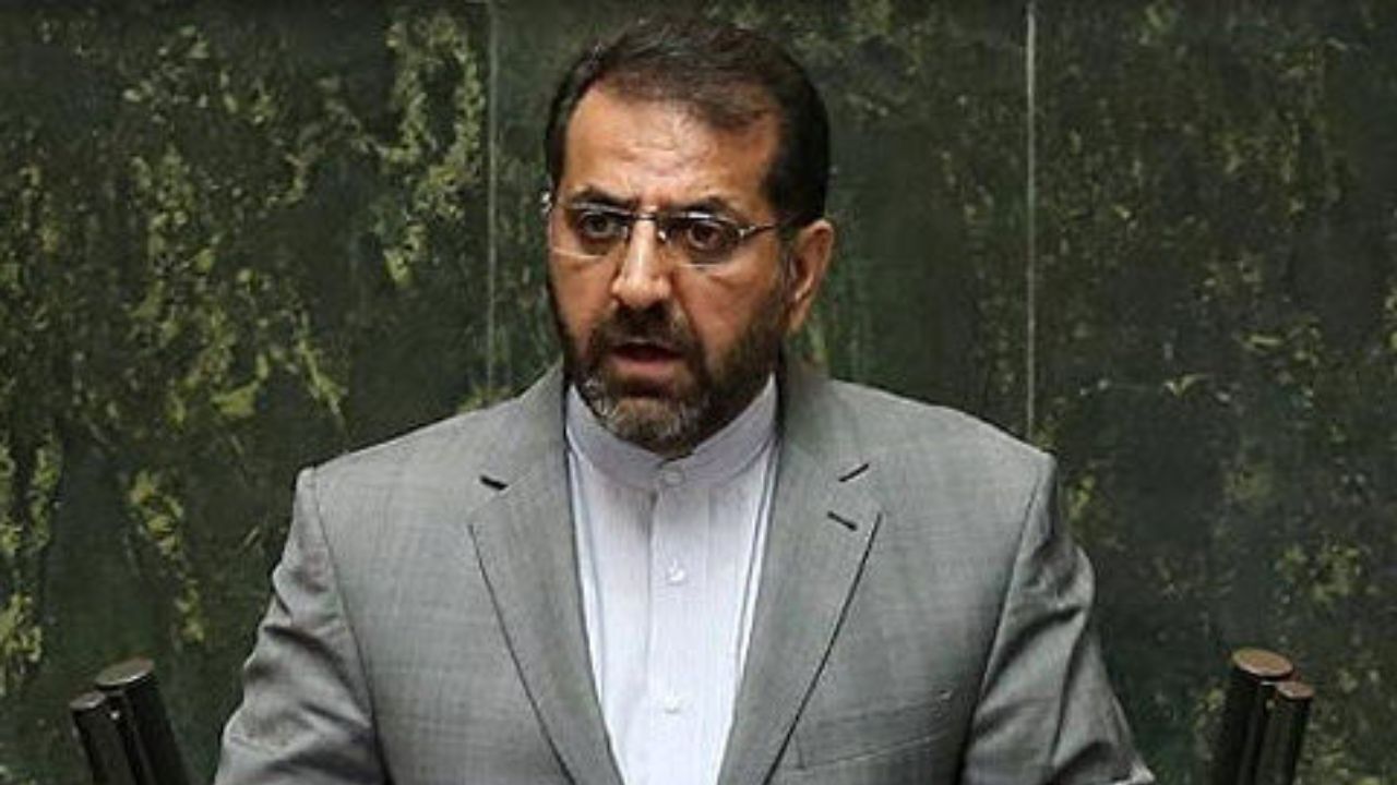 تربیون‌دارها پاکیزه سخن بگویند