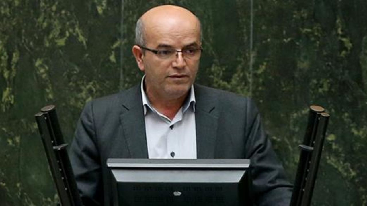 سازمان محیط‌زیست با فشار مقامات بالا مجوز انتقال آب دریای خزر را صادر کرد/ قیمت تمام‌شده انتقال آب دریای خزر به سمنان بسیار زیاد است/ چگونه آب را از عمق 26 متری دریای خزر می‌خواهند به ارتفاع 2085 متری بالای کوه ببرند؟