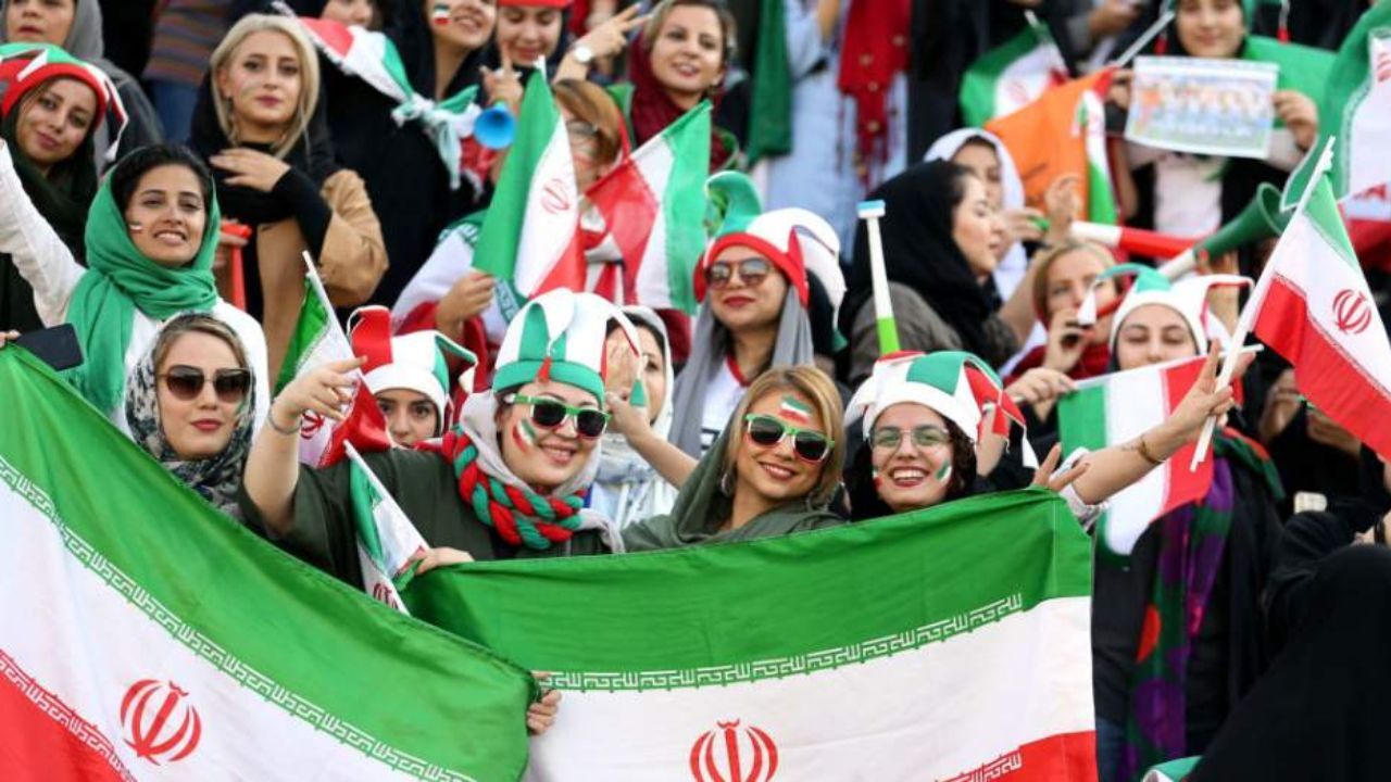 زنان چه زمانی دوباره می‌توانند به ورزشگاه بروند؟