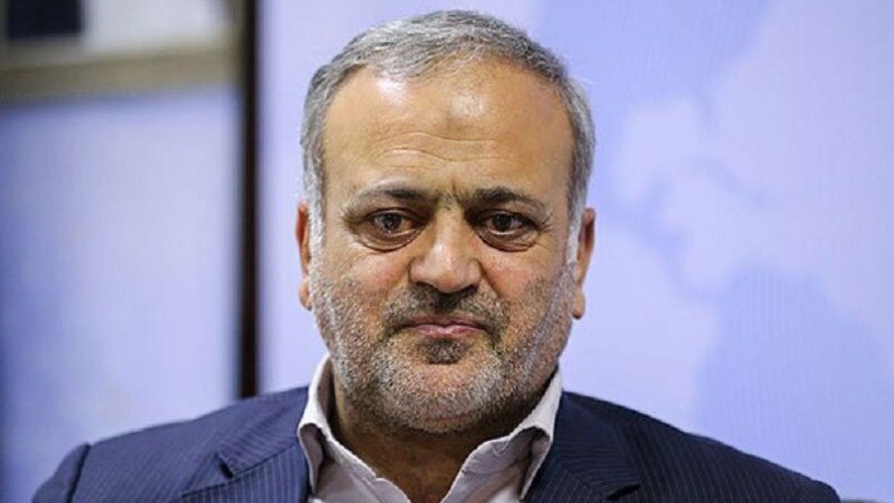 علم در قفسه کتاب‌خانه‌ها خاک می‌خورد