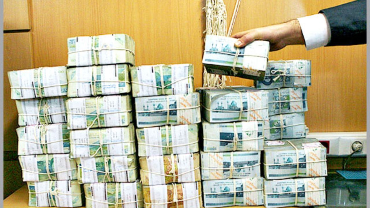 احمد حاتمی‌یزد: کنترل وضعیت نقدینگی بانک‌ها از دست دولت خارج شده است/ بهاءالدین حسینی: نظام بانکی به بیراهه رفته است/ دلایل رشد قارچ‌گونه بانک‌ها در دهه 80 چه بود؟