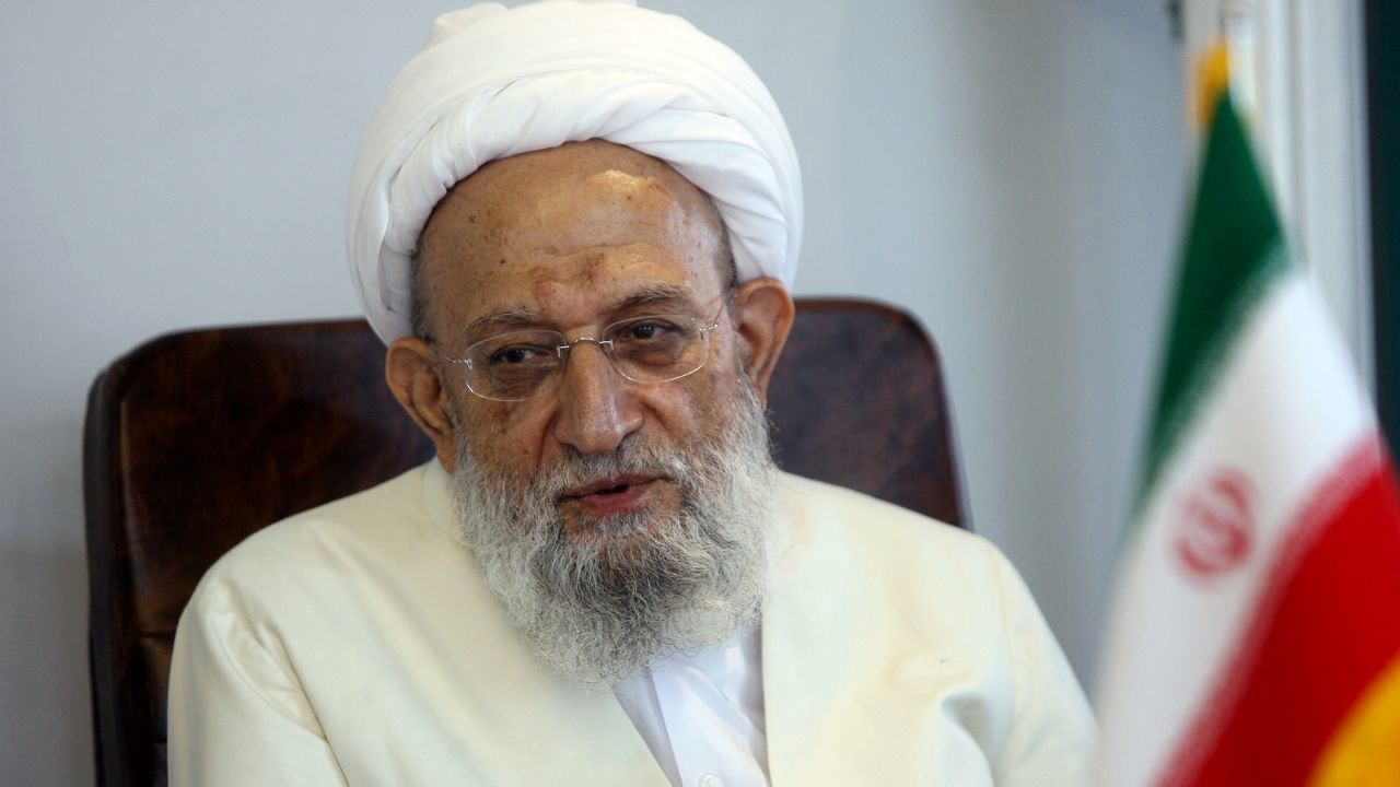 ناطق‌نوری نخ تسبیح وحدت می‌شود؟