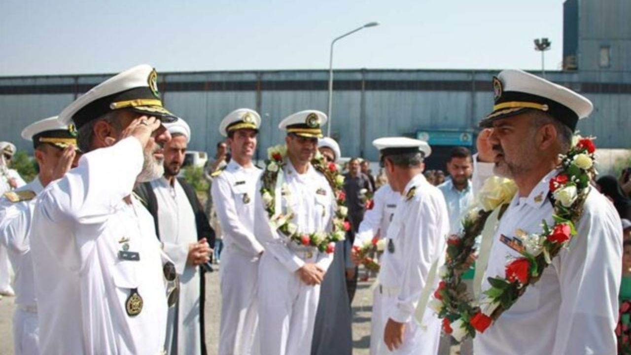 گروه شصت و سوم نیروی دریایی ارتش در بندرعباس پهلو گرفت