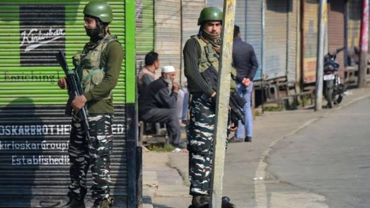 یک کشته و 13 زخمی در پی انفجار بازار کشمیر
