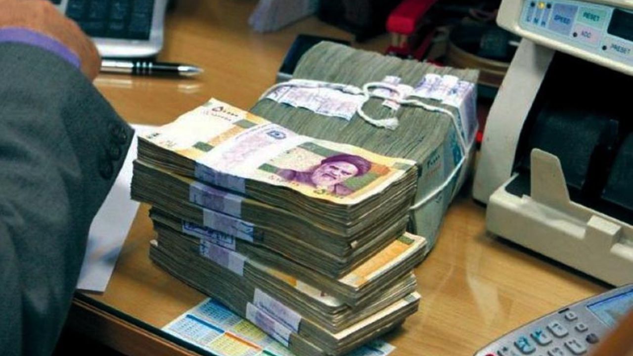 آیا بدون اصلاح تورم، اصلاح ساختار مالیاتی امکان‌پذیر است؟/ پازوکی: اجرای ناقص یک قانون به مراتب اثرات مخرب‌تری در حوزه اقتصاد دارد/ آلبرت بغزیان: وقتی سود سپرده بانکی از تورم عقب است، دریافت مالیات مشکلی را حل نخواهد کرد