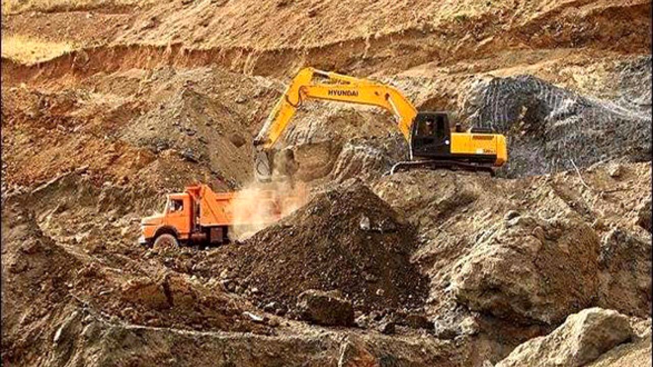 تخصیص عوارض صادرات در راستای کنترل خام فروشی محصولات معدنی / 50 معدن کوچک تا پایان سال راه اندازی مجدد می شوند