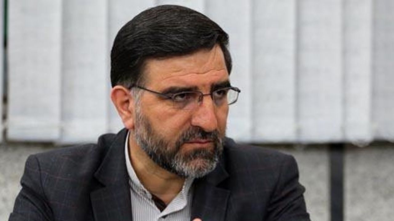 دولت برای کنترل بازار باید کارت ارزاق کالاهای اساسی به مردم بدهد/ کالاهایی که با ارز 4200 تومانی خریداری می‌شوند پس از ورود به کشور با نرخ ارز نیمایی توزیع می‌شوند/ دولت نظارت درستی بر بازار ندارد/ قانون بودجه 98 اگر به درستی اجرا شود، فشارها بر مردم کاهش
