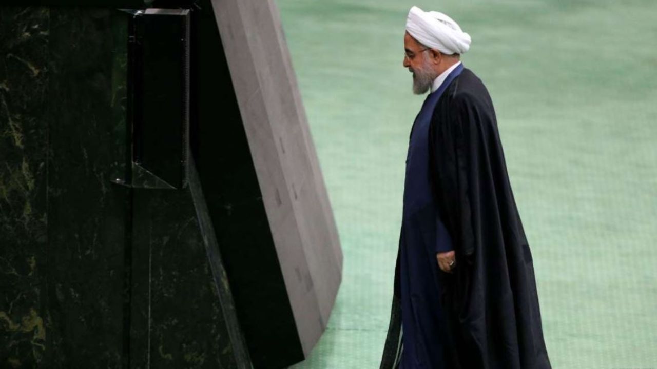 زیر یک خم روحانی با فن شب‌نامه‌نویسی/ داریوش قنبری: هدف شب‌نامه‌پراکنی تخریب است/ شب‌نامه‌پراکنی با شایعه‌سازی و ایجاد جریان‌های خبری کاذب در ارتباط است/ شب‌نامه‌نویسان شجاعت ندارند