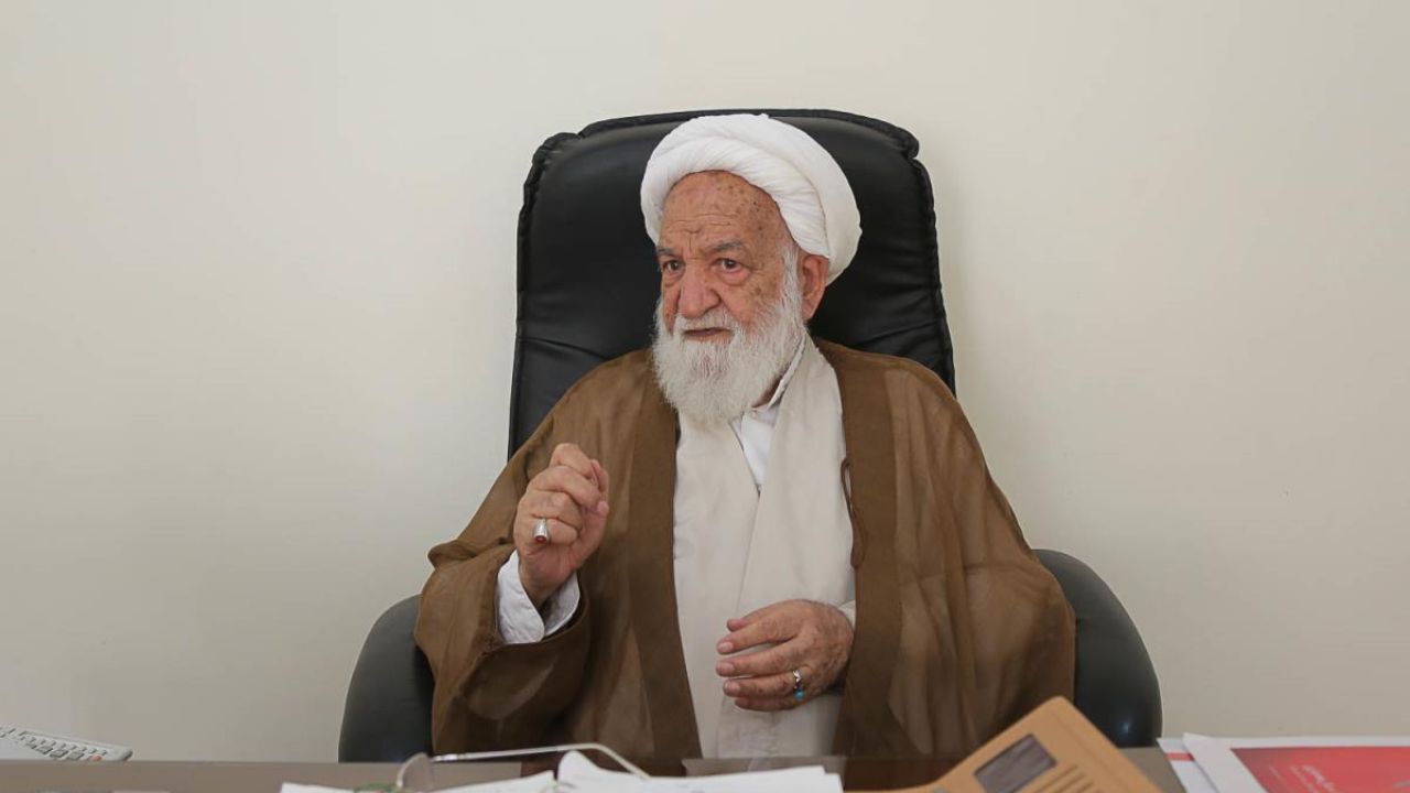 علما و مراجع باید کاندیداهای قم را تایید کنند/ یک نفر را از آن طرف دنیا آورده‌اند در قم کاندیدا کنند