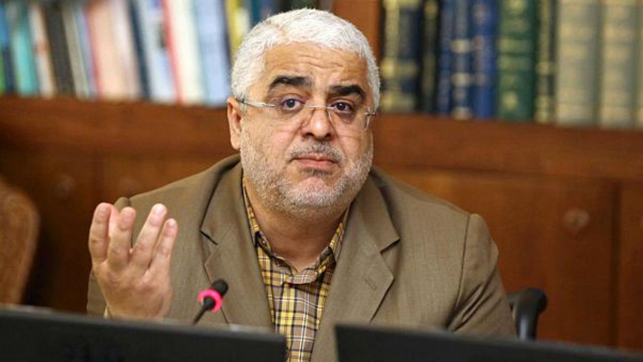 باید به دولت کمک کنیم/ در بسیاری از مواقع به رئیس‌جمهور کم لطفی می‌شود