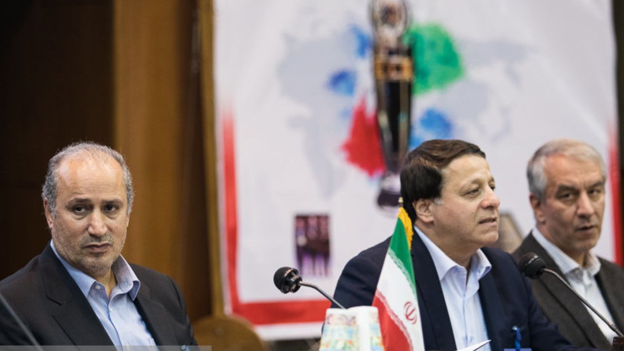 فدراسیونی‌ها بیشتر به فکر خودشان‌ هستند تا تیم ملی