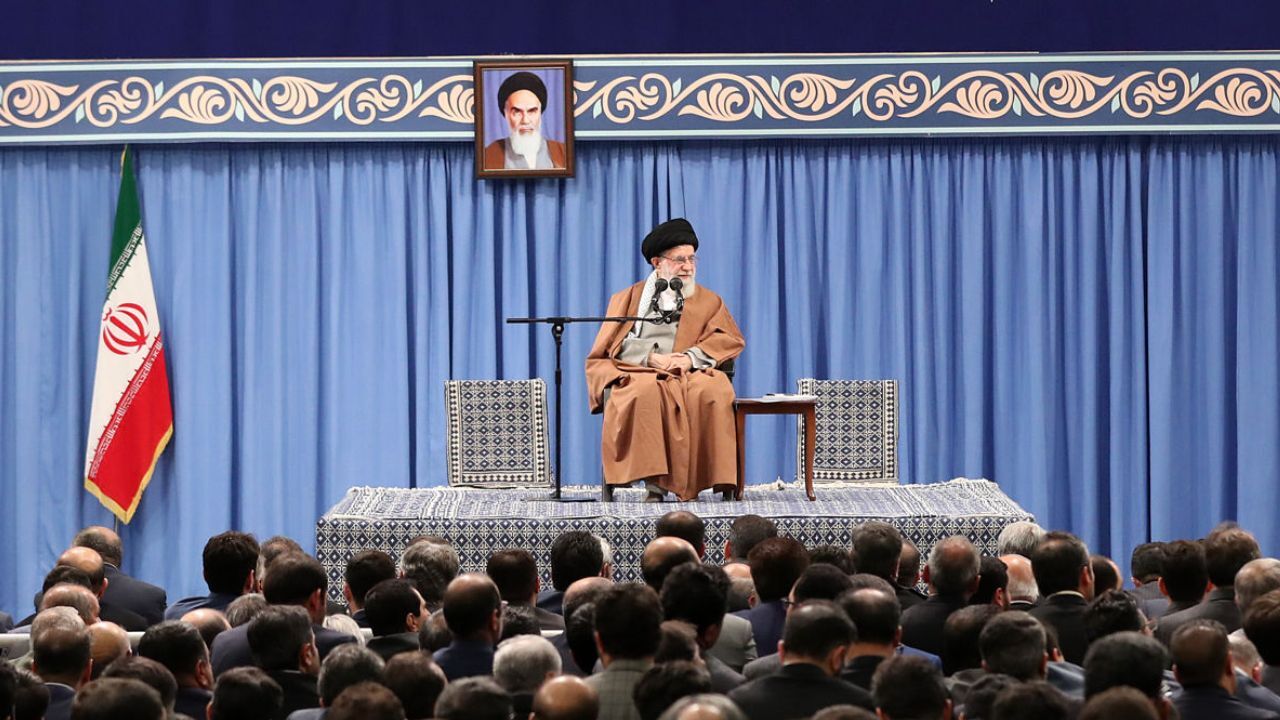 دشمن را در همه عرصه‌ها عقب زدیم؛ در جنگ اقتصادی نیز عقب خواهیم زد