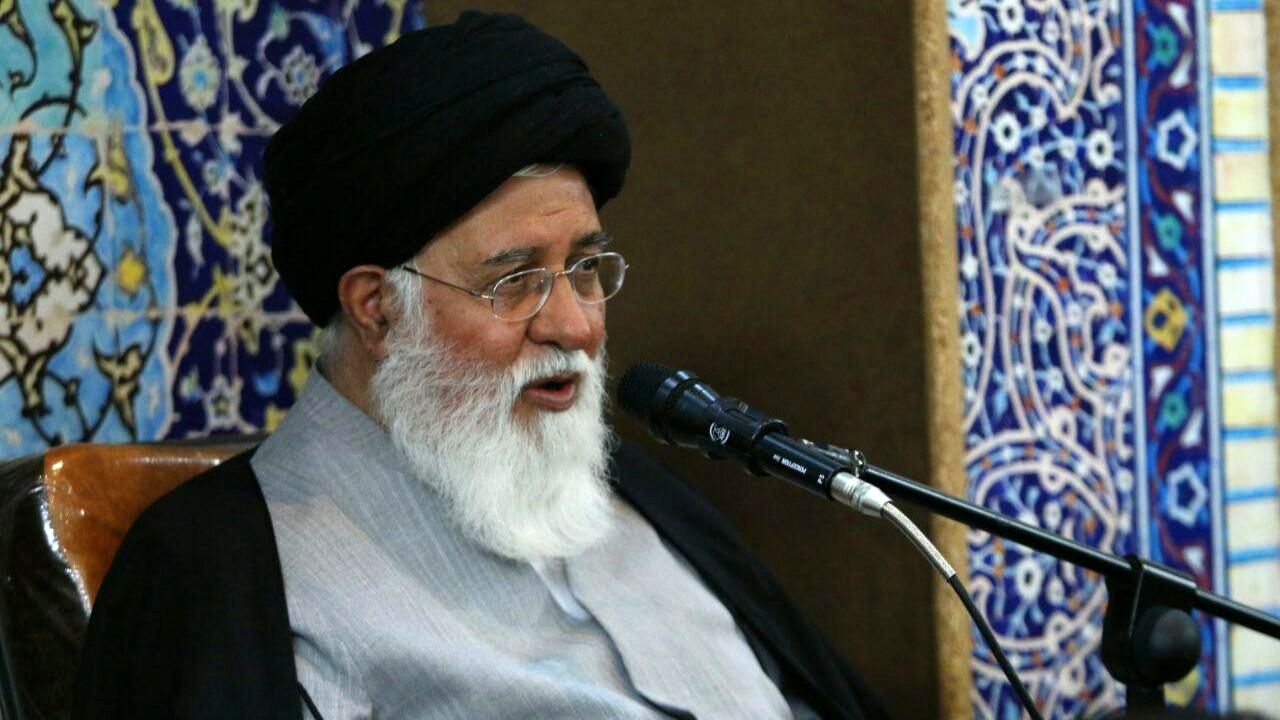 اشرار به بهانه افزایش قیمت بنزین، نان و سیب‌زمینی را هم گران می‌کنند/ مردم فقیر برای اعتراض به خیابان‌ها آمدند