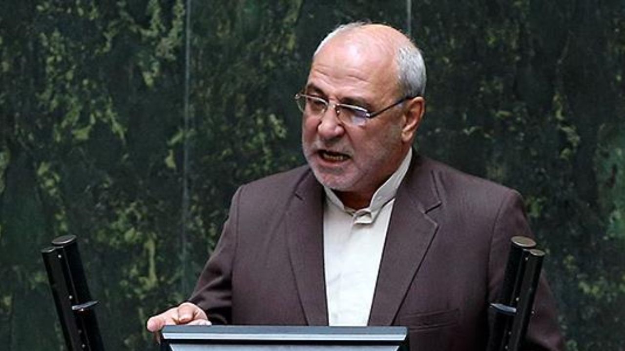 حدود 73 هزار میلیارد تومان درآمد ناشی از افزایش قیمت بنزین است/ دولت مدعی است 30 هزار میلیارد تومان درآمد ناشی از افزایش قیمت بنزین را به مردم می‌دهد