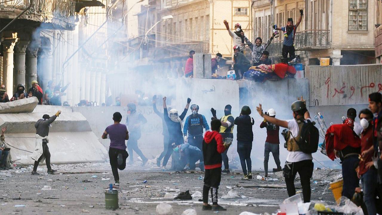 نخست‌وزیر عراق: 2500 نفر از معترضان آزاد شدند