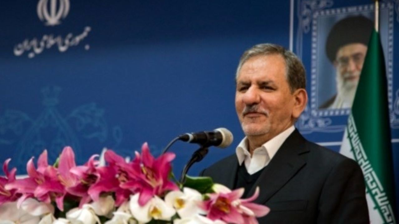 دشمن نتوانست صادرات نفت ایران را صفر کند/همچنان نفت می فروشیم