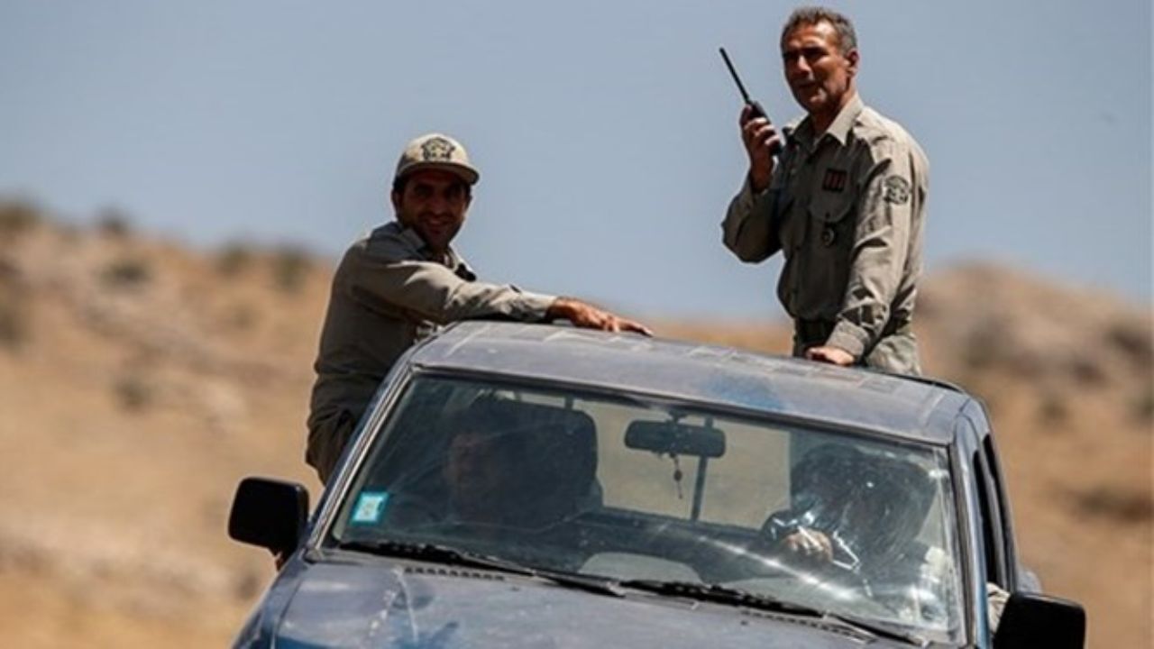 هیچ سهمیه بنزینی به محیط‌بانان نداده‌اند/ برخی محیط‌بانان پول بنزین آزاد را از جیب می‌پردازند/ بدون خودرو تا به محل حادثه برسیم کار از کار گذشته است/ دل‌شان برای ما نمی‌سوزد، حداقل به فکر محیط‌زیست باشند