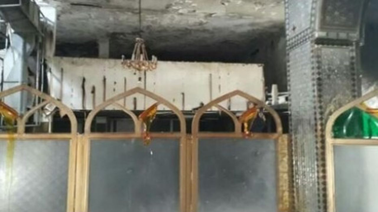 مرقد یک امامزاده را در شیراز غارت کردند و به آتش کشیدند