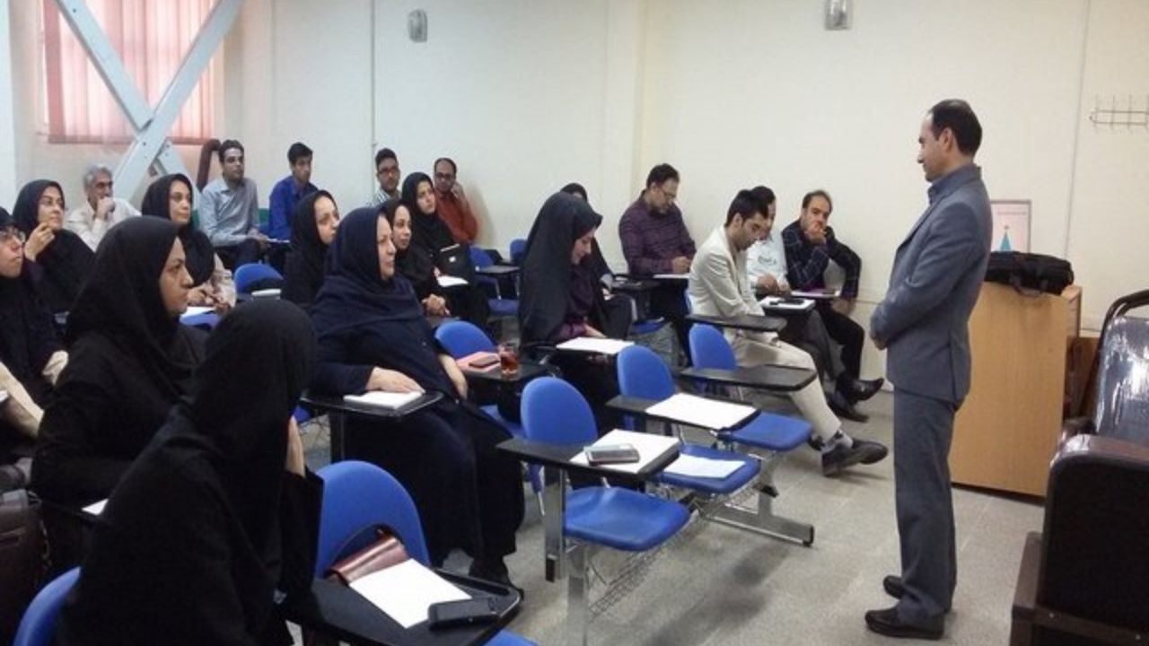 رتبه‌بندی معلمان به مهرماه 99 موکول شد؟/ کارکنان آموزش و پرورش انتخاب کنند اداری باشند یا آموزشی