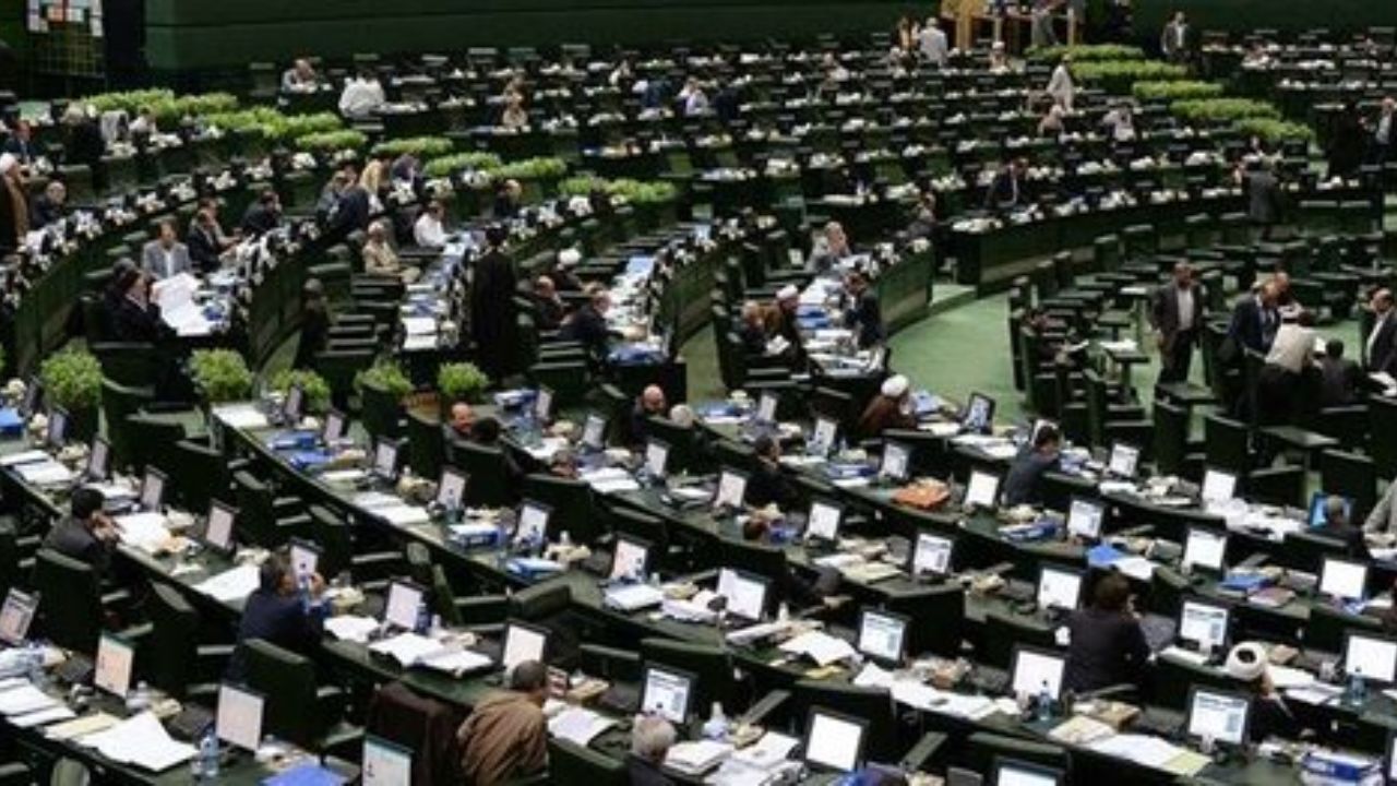 آقای شیخ محمود صادقی نمایندگان نیاز به مُبصر ندارند/ اگر متن استعفا را در جیبت گذاشتی پس چرا رسانه‌ای شد؟