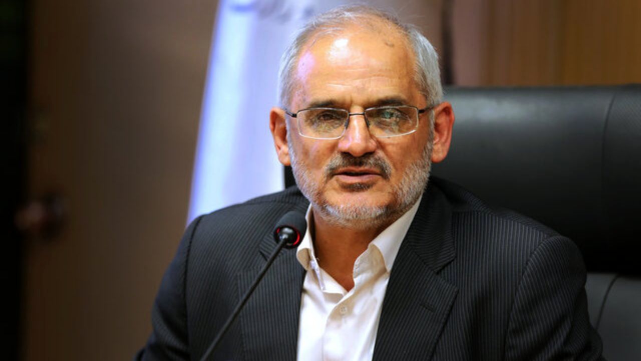 اصلی‌ترین عامل مشکلات را می‌توانیم در مدیریت آموزش و پرورش پیدا کنیم