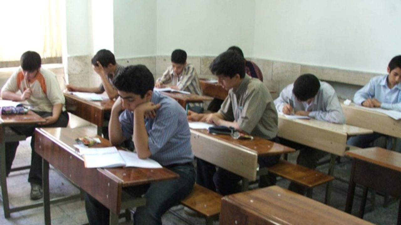 24  هزار کلاس درس کشور با بخاری نفتی گرم می‌شوند