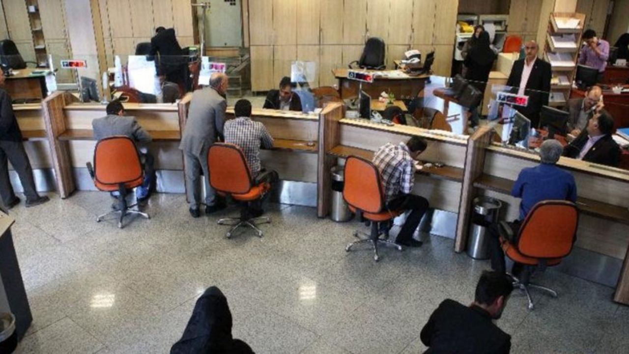 کارمندان ناآشنا با رمزهای پویا، چالش جدید مشتریان بانکی
