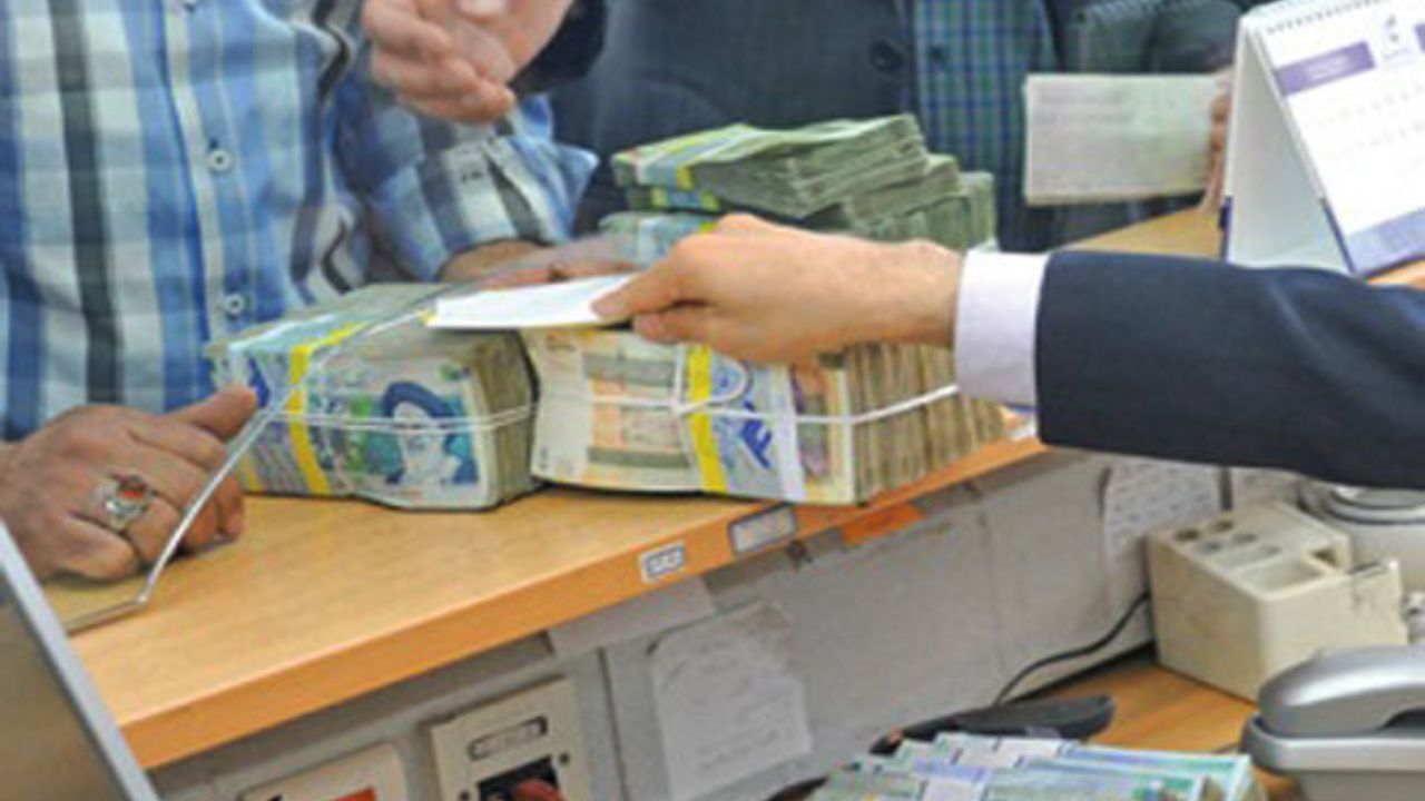 شبکه بانکی به هر فرد سالانه بیش از 2 میلیون تومان سود می‌دهد/ آیا سود بالای سپرده بانکی رکود تولید را تمدید می‌کند؟