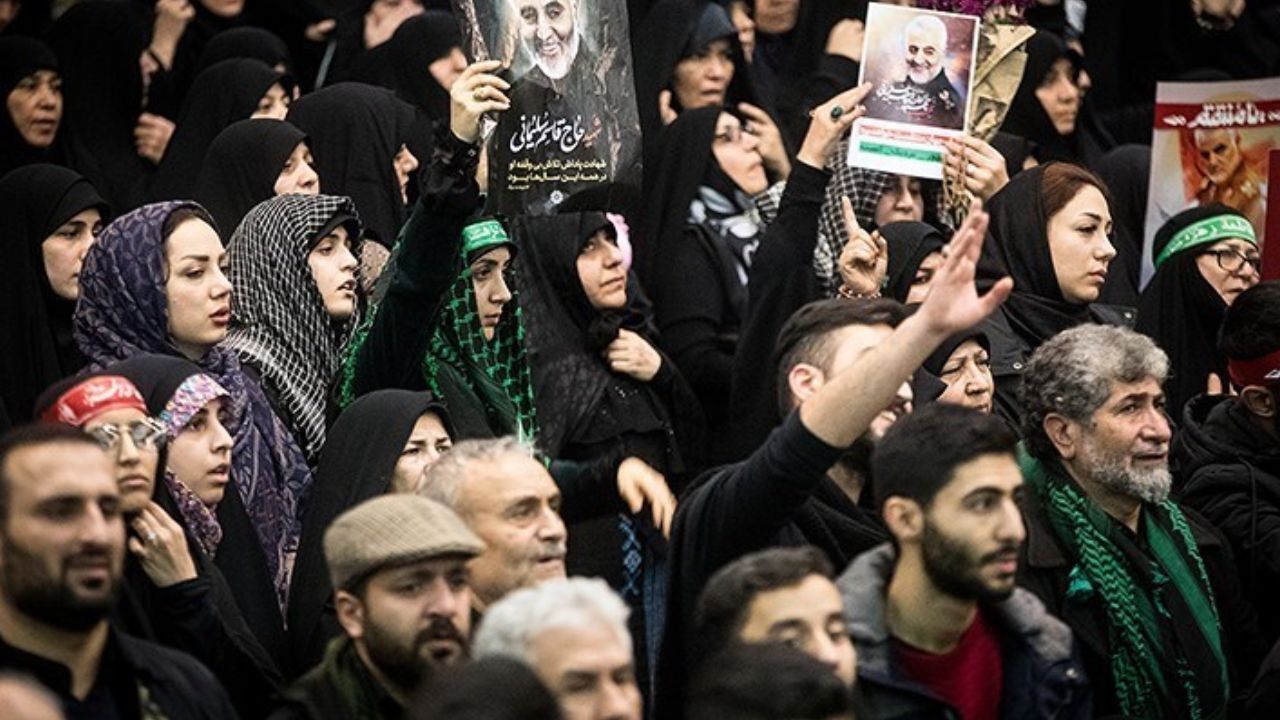 بی‌بی‌سی: خیابان‌های تهران برای تشییع پیکر قاسم سلیمانی انباشته از جمعیت شد