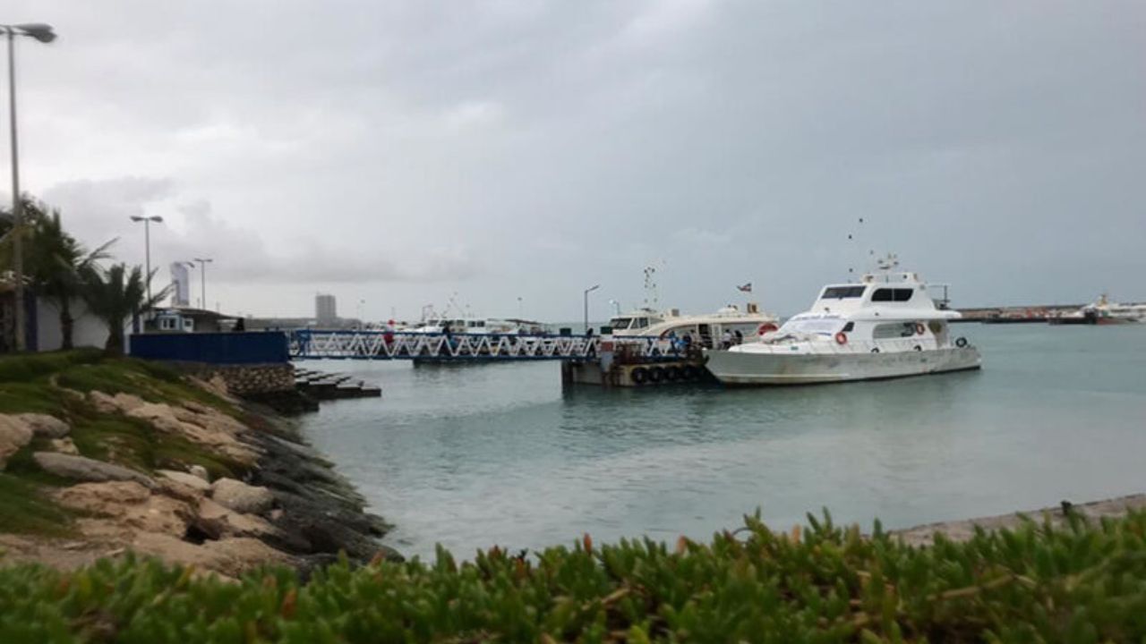 باران شدید بندرهای مسافری و گردشگری قشم را به تعطیلی کشاند