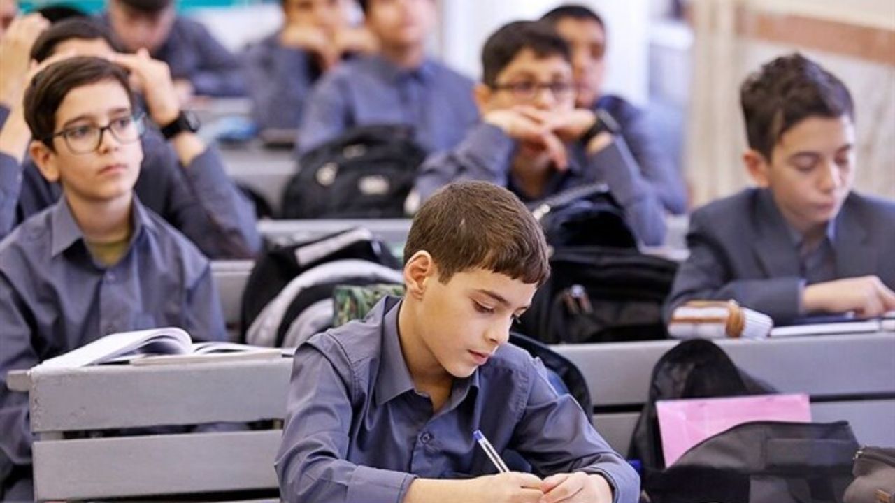 تقویم آموزشی دربند آلودگی هوا/ تقسیم مناطق کشور راه مقابله با تعطیلی مدارس است