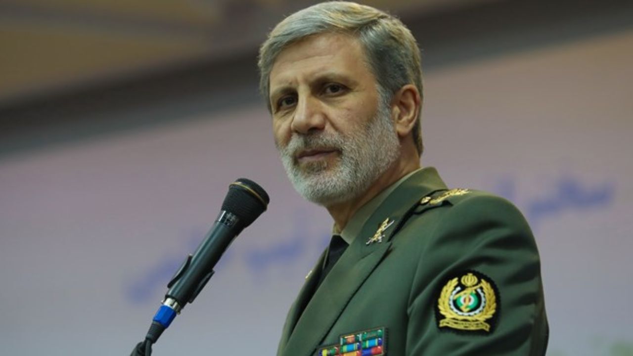 «قوی شدن» را یک تکلیف واجب می‌دانیم/ نیروی انسانی و تسلیحات راهبردی اولویت‌های اصلی وزارت دفاع است
