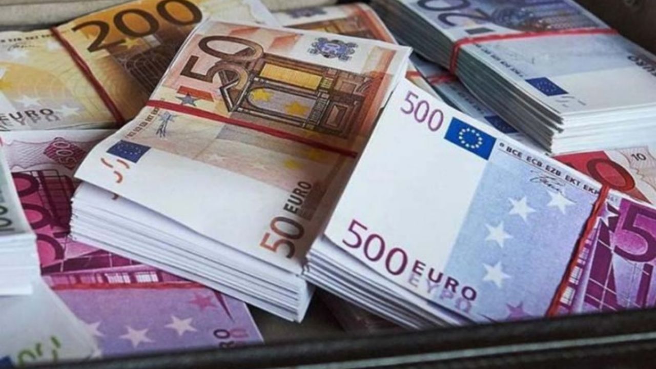 سقف خرید و فروش نقدی ارز در بازار متشکل 50 هزار یورو شد