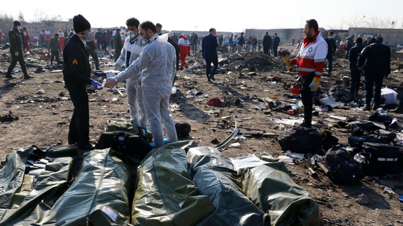 پیکر 57 تن از جانباختگان حادثه هواپیما تحویل خانواده‌ها شد